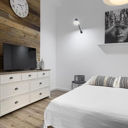 Niron Apartament Dom Z Papieru Lizbona Pila Luaran gambar